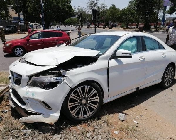 3 cars crash at 37 enclave