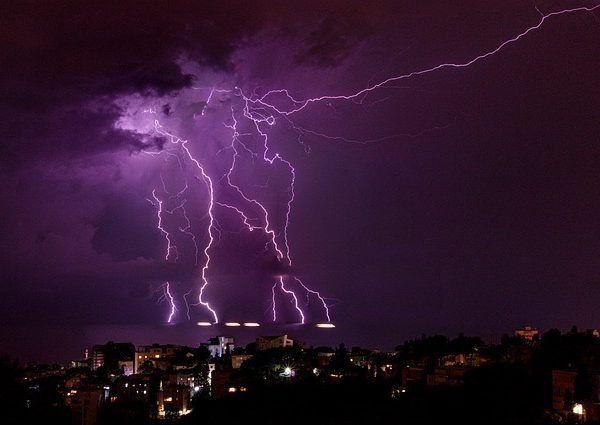 Lightning kills 20