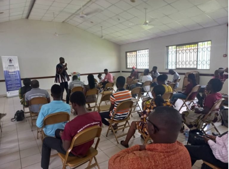 Thirty young people improve capacity on participatory local governance processes