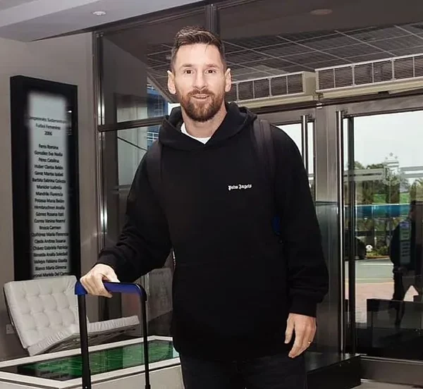 Lionel Messi shows off his new Christmas makeover
