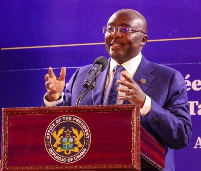 Power Cut Interrupts Vice President Bawumia’s Campaign Speech: Ghanaians Protest Dumsor